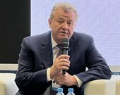 Василий Тихонов выступил модератором панельной дисскуссии: Обновление и развитие коммунальной инфраструктуры городов.